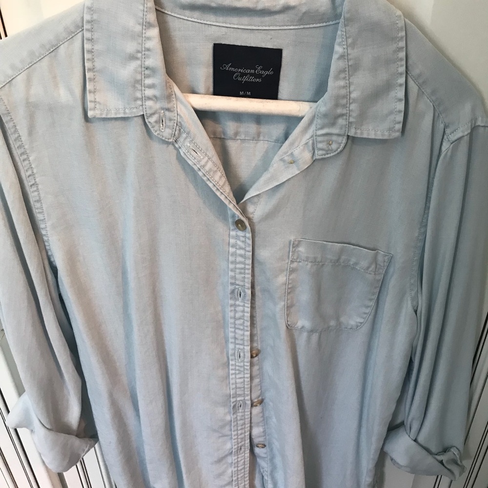 Women’s Medium light denim shirt